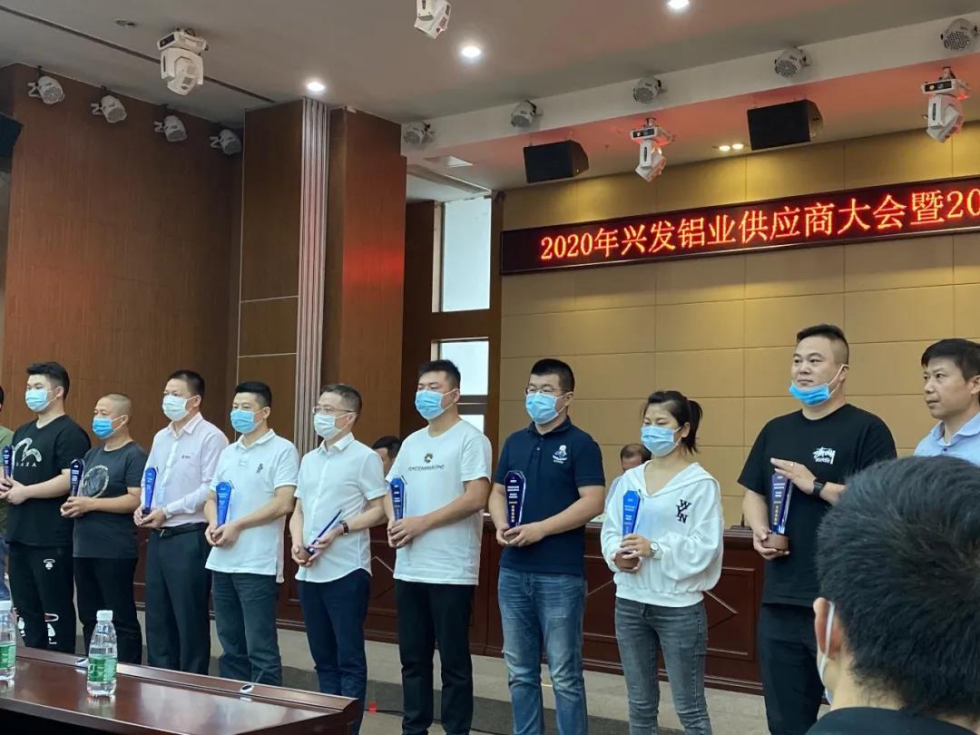 匠心專(zhuān)注涂裝人 | 澤亨連續(xù)四年榮獲興發(fā)鋁業(yè)“優(yōu)秀供應(yīng)商”稱(chēng)號(hào)